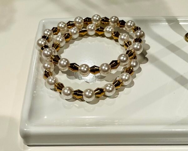 Pearl and Gold Cylinders