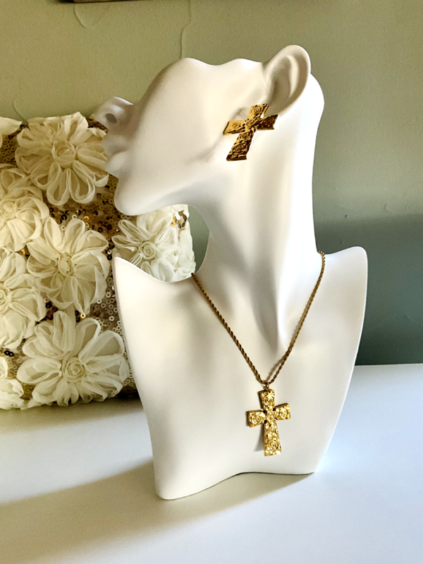 Magnificent Cross is our Necklace and Earrings from Unique of Gold Ways Collection