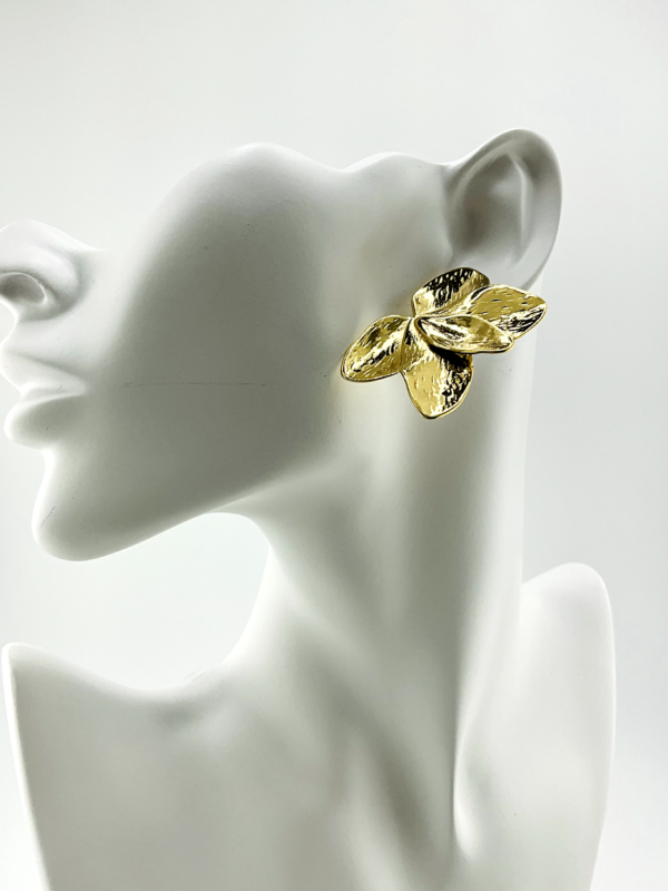 Drop-dead Petals is our Earrings from Drop of Gold Ways Collection