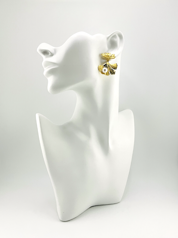 Modern Ginkgo Flower is our Earrings from Trendy of Gold and Pearl Collection