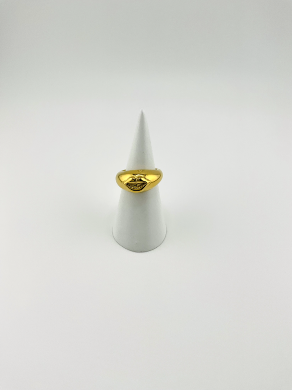 Bold Lips is our Ring from Smile of Gold Collection