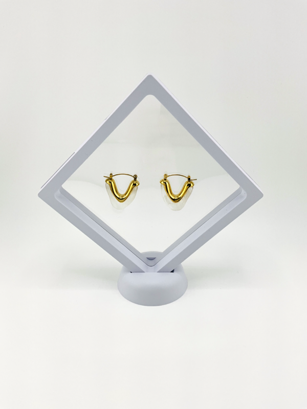 Ice Curves is our Earrings from Emotions of Gold Collection
