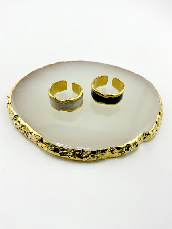 Waves in Onyx is our Rings from Vintage of Gold Collection