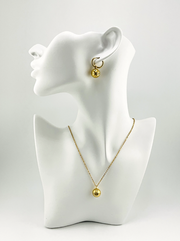 IMG_9935 Lips Gold Moon