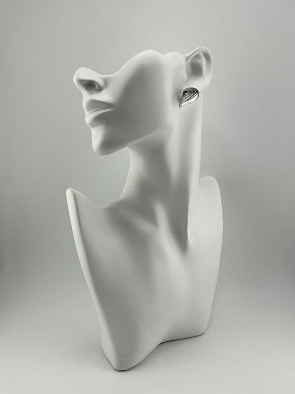 Silvy Curve Eyes is our Earrings from Trendy of the Elegant Silver Collection