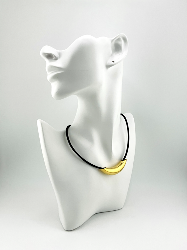 Choker our Necklace from the Timeless - Gold Finish Collection