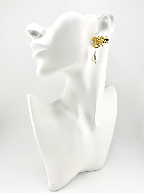 Elegant Aurora Pearl Bloom: Trending Earring Designs of the Embrace of the Heart Collection