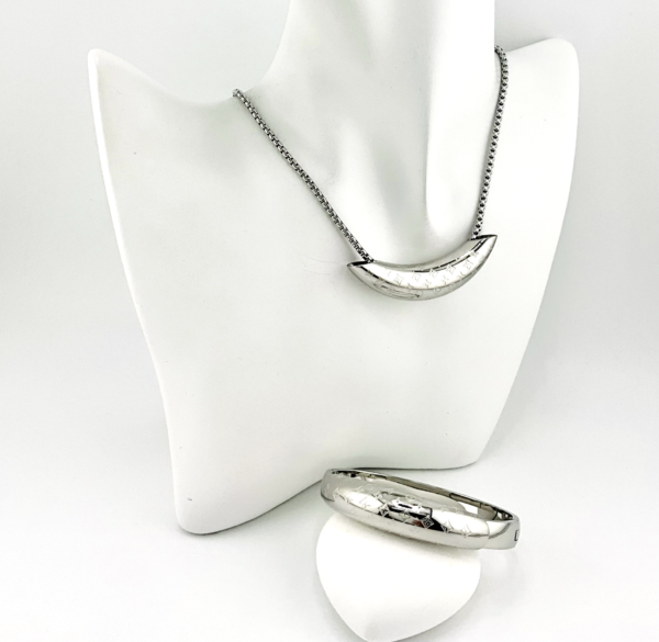 LunaStar: Trending Celestial Necklace & Bracelet Set of the Embrace of the Love Heart Collection
